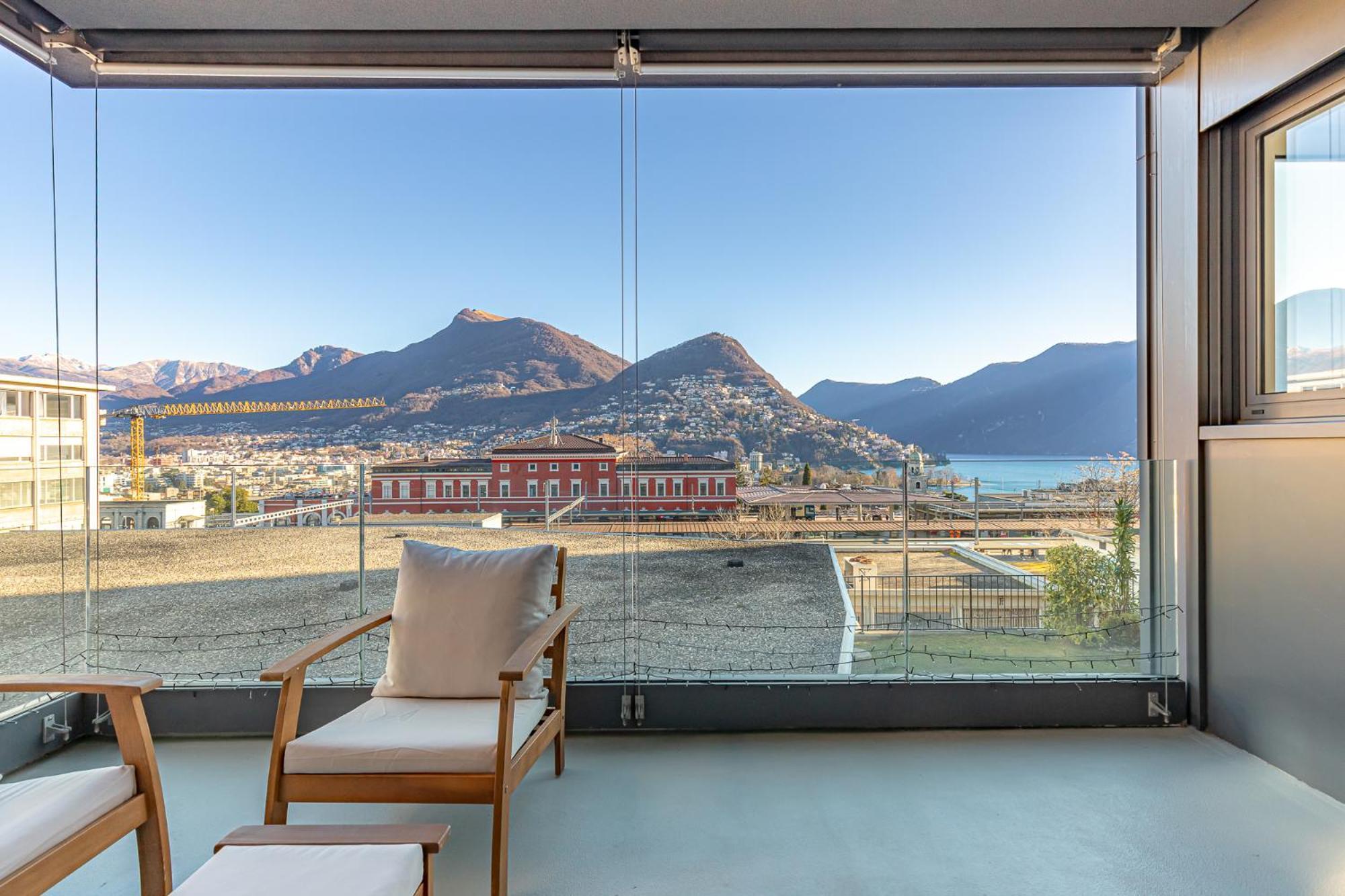Imperial Of 3 With A View Behind The Station And 10 Min From The Of * Lugano